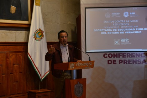 Como lo había comprometido ante la sociedad y medios de comunicación, rindió un informe sobre el combate al narcomenudeo y reiteró su empeño de seguir reduciendo los índices delictivos, no dejar en la impunidad los homicidios que se dan por este fenómeno y atender a los jóvenes, pues el consumo de estas sustancias sólo llevan a la cárcel o la muerte.