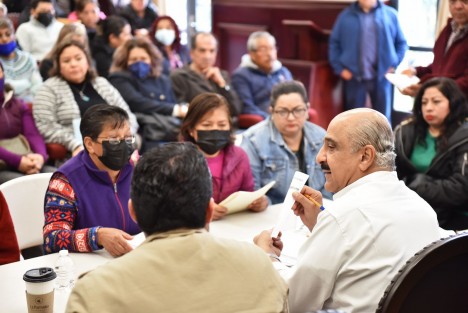 Obra hidráulica, de vialidad, muros de contención, alumbrado público y temas sociales fueron las peticiones atendidas esta mañana por el presidente municipal Ricardo Ahued Bardahuil, en jornada de audiencias ciudadanas.

