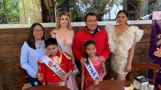 Autoridades municipales de Jalcomulco, en compañía de la corte real, invitan al público en general al carnaval de ese municipio, a realizarse del 28 al 30 de abril.
