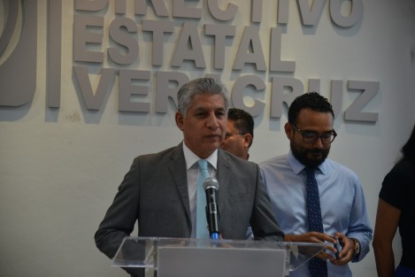 El dirigente estatal del PAN,  Federico Salomón Molina, acusó al Gobernador Cuitláhuac García Jiménez de actuar como tapadera de funcionarios de su administración, en presuntas actividades con miras a las elecciones de 2024. 