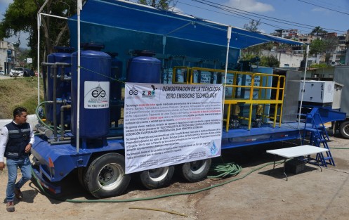 Autoridades de CMAS, municipales, CAEV entre otras acudieron a la demostración de las plantas portatiles de tecnología Zero Emisiones Technology hecha con aguas del río Carneros de la ciudad de Xalapa.  
