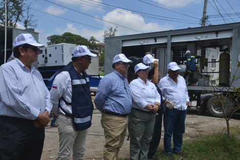 Autoridades de CMAS, municipales, CAEV entre otras acudieron a la demostración de las plantas portatiles de tecnología Zero Emisiones Technology hecha con aguas del río Carneros de la ciudad de Xalapa.  
