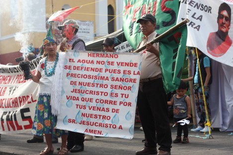 En el Día Mundial del Agua, ambientalistas se manifestaron en  el centro de Xalapa, para exigir a las autoridades mejores y más acciones para proteger los cuerpos de agua. Así mismo invitaron a la población a hacer conciencia sobre el líquido vital para la vida en la tierra.  