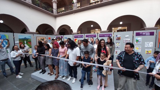 En el Palacio Municipal de Xalapa fue inaugurada una variada exposición de arte gráfico para crear conciencia sobre la importancia del cuidado del agua. Participan artistas urbanos, los niños ganadores de los concursos de dibujo infantil convocados por CMAS y los caricaturistas Alberto Morales y Adrián García. 