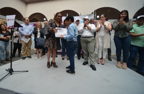 En el marco de la conmemoración del Día Mundial del Agua el alcalde Ricardo Ahued Bardahuil en compañía de los caricaturistas Alberto Morales Beto Gato, Adrian García  García Adriancisco, ganadores de concurso de dibujo así como artístas urbanos quienes realizaron obras sobre la cultura del agua, inauguraron la exposición artística.