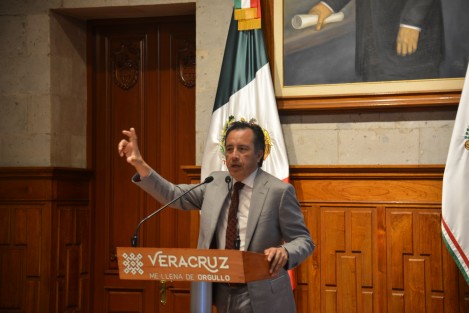 El gobernador Cuitláhuac García Jiménez informó que el narcomenudeo es la única línea  de investigación tras la persecución y balacera la noche del miércoles en el bulevar de Boca del Rio,  según reportó la Fiscalía General del Estado (FGE) en la reunión de Coordinación para la Construcción de la Paz.  
