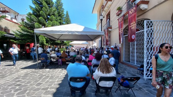 En corto frente  a su edificio en el barrio de San José, celebraron el 100 Aniversario de la Liga de Comunidades Agrarias en Veracruz.  Presentes entre anteriores y presentes líderes, el dirigente estatal del PRI, Marlon Ramírez, y el diputado federal José Yunes Zorrilla.  