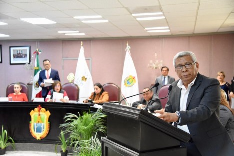 El diputado Genaro Ibáñez Martínez propuso al Congreso hacer un llamado al Presidente Municipal de Cazones de Herrera, para que con inmediatez y sin excepciones, muestre apertura, atención, disposición y respeto a las y los agentes y subagentes municipales de dicha demarcación, de acuerdo con lo establecido en la Ley Orgánica del Municipio Libre.