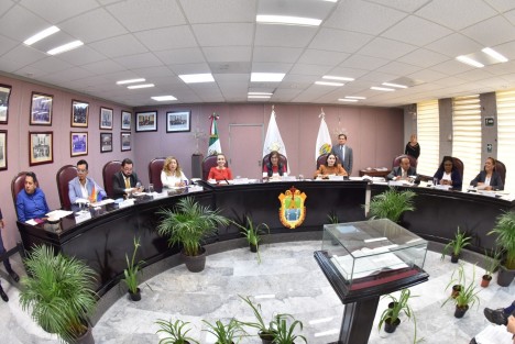 Con la finalidad de dar cumplimiento a la sentencia de la Suprema Corte de Justicia de la Nación (SCJN) en relación con el Artículo 5 de la Constitución Política del Estado de Veracruz de Ignacio de la Llave, el diputado Bonifacio Castillo Cruz presentó una iniciativa que prevé la modificación de la redacción del citado texto constitucional respecto de realizar una consulta a pueblos indígena.
