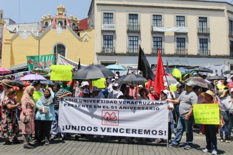 Como en otros campus de la UV, afiliados al SETSUV marcharon.  En la Capital bloquearon la calle Enríquez varios minutos. Estamos de celebración por el 51 aniversario de la organización, dijo el secretario general Juan Mendoza Gutiérrez.