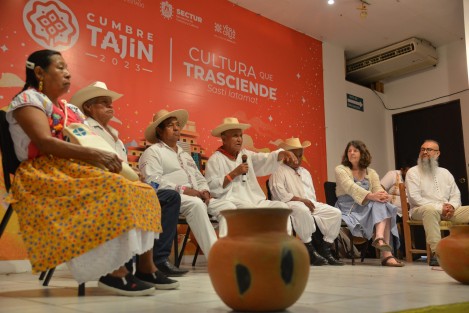 Un muy interesante conversatorio titulado Kiwikgolo Chu Kiwichat - Dueños y Dioses Normativos del Mundo Natural Totonaca se llevó a cabo en el auditorio Juan Simbrón, en el Parque Takilhsukut de la Cumbre Tajín. Estuvo encabezado por el tata Gerardo Cruz Espinoza, presidente del Consejo Totonaco de Organizaciones y Comunidades
