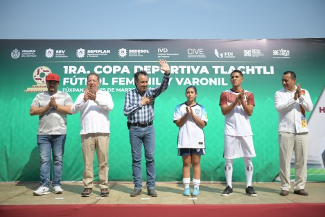 El Gobernador procedió a la inauguración de la Copa Tlachtli desde la región Huasteca Baja, pero que simultáneamente inicia en toda la entidad, a fin de estimular el desarrollo integral de la juventud y promover la salud, la integración familiar y la construcción de la paz y la seguridad.