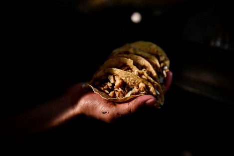  Con el fin apoyar la economía de las y los emprendedores y celebrar el Día del Taco, como elemento primordial de la gastronomía y la identidad mexicana, el Ayuntamiento invita a asistir el próximo 31 de marzo y 1 de abril a la Plaza Gastronómica San José para festejar esta fecha con cultura y una gran variedad de sabores. 