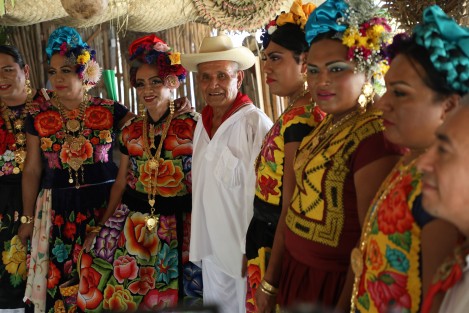  Como cada año, en el marco de la Cumbre Tajín, el auditorio Juan Simbrón fue el espacio de intercambio y diversidad cultural; en esta ocasión, con la presencia de El Mariachi (Jalisco) y Los Parachicos (Chiapas) en el Centro de las Artes Indígenas (CAI), todos nombrados por la UNESCO Patrimonio Cultural Inmaterial de la Humanidad.

