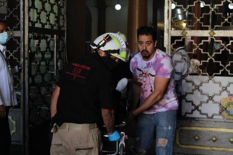 Intendente se lesionó al caer en una de las escaleras del Palacio de Gobierno; fue atendido por paramédicos y trasladado a un hospital.

