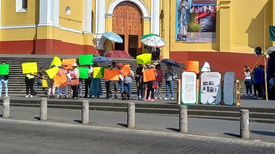 Familiares del señor Gonzalo Hernández se manifestaron este lunes frente a Palacio de Gobierno, para solicitar el apoyo del Gobernador en su búsqueda, ya que desde el 22 de marzo está desaparecido. La denuncia que se interpuso en la FGE, pero solicitan que se agilice. 