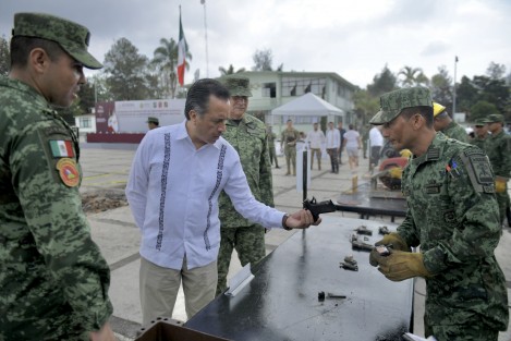 Se llevó a cabo la destrucción por parte de la Secretaría de la Defensa Nacional de armas aseguradas, donde el Gobernador agradeció el respaldo de esta gran institución que ha permitido, junto con la Marina y la Guardia Nacional, reducir en más del 30 por ciento los homicidios dolosos y arriba del 70 los secuestros, en los cuatro años recientes.