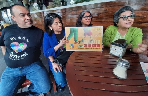 Padres de jóvenes y niños que viven con trastornos del espectro autista (TEA) anunciaron una marcha de concienciación hacia la sociedad, a realizarse el próximo 2 de abril en la ciudad de Xalapa. 