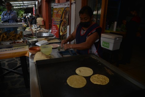 Autoridades municipales y participantes realizaron una conferencia de prensa en la plaza Gastronómica San José para invitar a celebrar el Día del Taco, este 31 de marzo y primero de abril.
