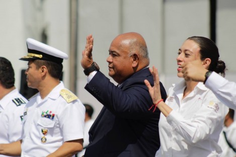  En las instalaciones del aeropuerto de El Lencero, el gobernador Cuitláhuac García en compañía de funcionarios de gobierno, dieron el banderazo de salida del operativo de Semana Santa 2023.
