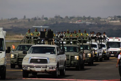  En las instalaciones del aeropuerto de El Lencero, el gobernador Cuitláhuac García en compañía de funcionarios de gobierno, dieron el banderazo de salida del operativo de Semana Santa 2023.
