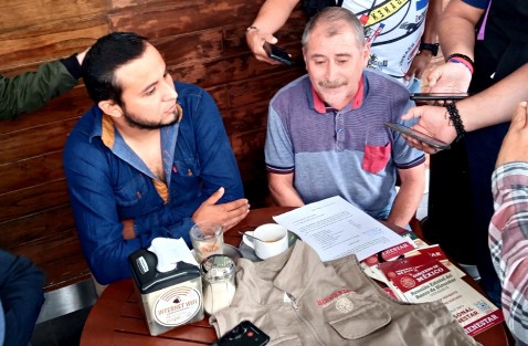 Ex trabajadores de Bienestar de Naolinco acusaron despidos injustificados por órdenes del Director Regional, Juan Vergel Pacheco, a quien acusaron de fabricar pruebas falsas para ordenar los ceses.