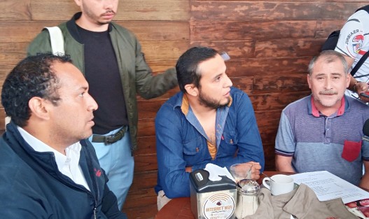 En febrero ingresó como director regional Juan Vergel Pacheco, y a los 15 días nos pidió nuestra renuncia voluntaria. El día 16 de febrero nos citó para decirnos que le firmáramos una renuncia voluntaria para evitarnos problemas legales y jurídicos, comentó Juan Diego García Ramírez, ex servidor de la nación.