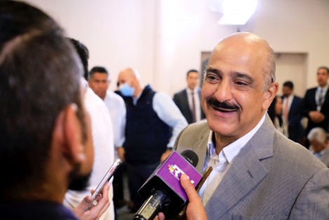 el presidente municipal Ricardo Ahued Bardahuil, quien además informó que la Comisión Municipal de Agua Potable y Saneamiento (CMAS) ya tiene listo el programa de tandeos para abril, según el cual en diversas colonias el servicio se tendrá dos días, por dos días en que no habrá. 