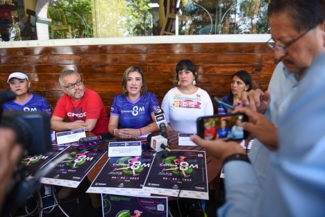  La directora del Instituto Municipal de las Mujeres de Xalapa (IMMX) Zaira Fabiola del Toro Olivares, invitó a la sociedad a participar en la carrera 8M, 5K y 8K, así como en la caminata familiar de 2.5 kilómetros, a realizarse el próximo 6 de mayo. 