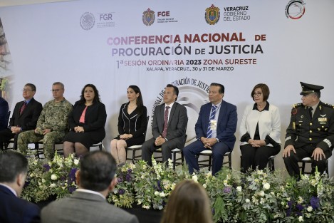  Brindar justicia al pueblo y proteger el interés de las víctimas debería ser el sentido de cualquier resolución judicial, pues el bienestar de la población definirá un futuro de mayor seguridad y paz, afirmó el gobernador Cuitláhuac García Jiménez en el inicio de la primera sesión ordinaria de la Conferencia Nacional de Procuración de Justicia zona sureste.

 