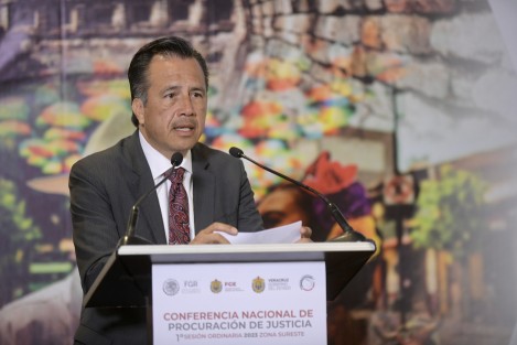 Al hablar del debate nacional sobre la prisión preventiva oficiosa, el mandatario se sumó a la postura de las fiscalías de la República y estatales puesto que la justicia es primordial. 