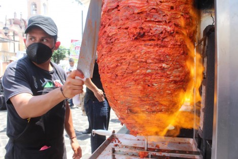 En la Plaza San José, el alcalde Ricardo Ahued inauguró la Feria del Taco, donde se encuentran de pastor y hasta de insectos.