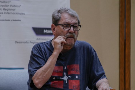 Paco Ignacio Taibo ll participó en el conversatorio Úrsulo Galván y la liga de comunidades, en el auditorio del Museo de Antropología de Xalapa (MAX), junto con Alfredo Delgado Calderón, director del recinto.