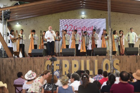 Músicos de varios municipios del estado participaron en el 22 Festival Internacional del Arpa de Cerrillos de Díaz, municipio de Alto Lucero, Ver.. Señalan que el rescate del arpa es fuerte en Xalapa, Coatepec y la Cuenca del Papaloapan y es un instrumento musical que es y será parte de la cultura veracruzana.
