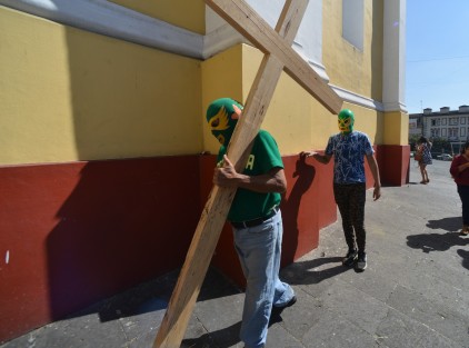 Como cada año el Ecologista Universal inició  el Vía Crucis, rumbo a Laguna Verde, para exigir como desde hace 38 años detener la operación de las empresas mineras encargadas de la planta nucleoeléctrica de Laguna Verde.