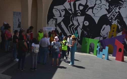 Turistas de diferentes puntos de la entidad llegaron a visitar la pinacoteca Diego Rivera en la ciudad de Xalapa. Actualmente se encuentra expuesta la obra del caricaturista  Ernesto <em>El Chango</em> García Cabral.
