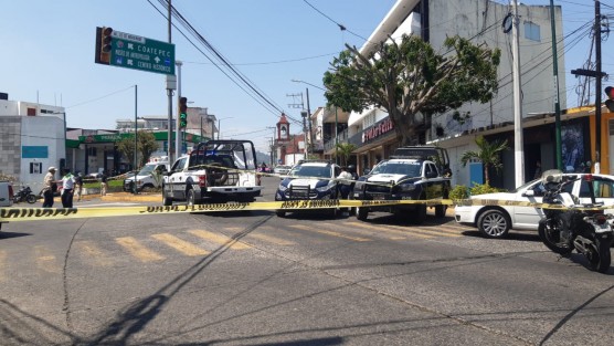Un policía del IPAX fue atropellado por un autobús de línea turística aproximadamente al las 13:25 horas de este miércoles, cuando trató de cruzar la avenida 20 de Noviembre a la altura de Xalapeños Ilustres. 