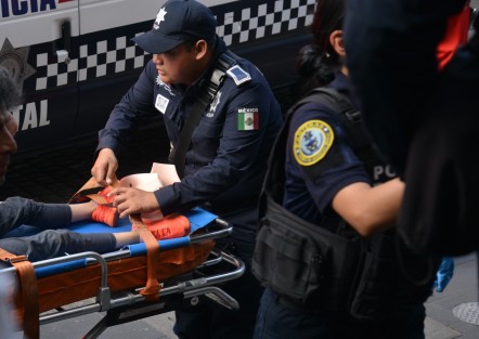 Afortunadamente la menor sólo resultó algunas lesiones  y fue trasladada a una clínica del ISSSTE.