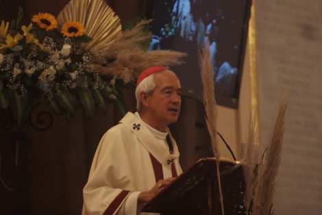 Al presidir la misa de este Jueves Santo, el Arzobispo de Xalapa, Jorge Padrón Wong, dijo que en este día se nos da tres regalos: La Eucaristía, el Sacerdocio y el servicio.