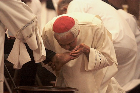Cuando Jesús lava los pies a sus discípulos nos enseña que todos nosotros, como discípulos de  Jesucristo, estamos para servir, expresó Patrón Wong. 