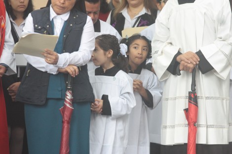 Ante la declaración del Arzobispo Jorge Patrón Wong de un Año de la Familia, el Via Crucis se rezó con meditaciones sobre las vivencias, buenas y malas, que se dan dentro de las familias, y cómo todo se puede llevar de la mano de Jesús. 