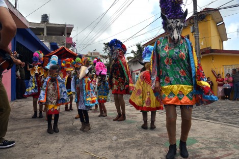 En localidad de Alto Tío Diego, Municipio de Tepetlán, Ver. una vez concluida la Semana Santa, regresa el carnaval, conocido como Carnaval de Pascua. 