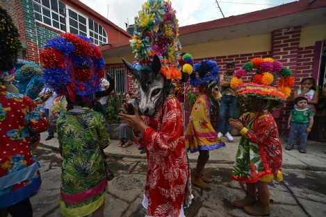 En localidad de Alto Tío Diego, Municipio de Tepetlán, Ver. una vez concluida la Semana Santa, regresa el carnaval, conocido como Carnaval de Pascua. 