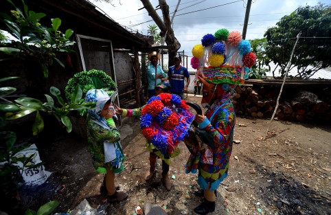 En localidad de Alto Tío Diego, Municipio de Tepetlán, Ver. una vez concluida la Semana Santa, regresa el carnaval, conocido como Carnaval de Pascua. 