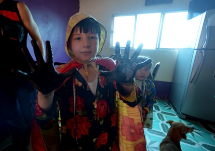 Desde 2015, en sus carnavales, dedican un día para que exclusivamente mujeres, así como niños y niñas sean quienes integren la comparsa que danza por las calles del pueblo. Este domingo 9 de abril fue ese día.  La fiesta seguirá en los próximos días, pero ya con las comparsas de hombre. 