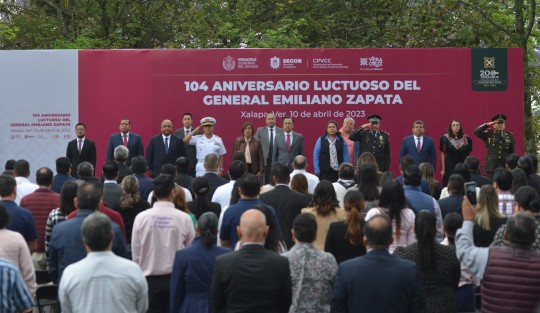 El gobernador Cuitláhuac García, en compañía de funcionarios de gobierno, diputados locales y autoridades de Justicia, realizaron la ceremonia por el 104 aniversario luctuoso de Emiliano Zapata, en el parque Juárez de la ciudad de Xalapa. 
