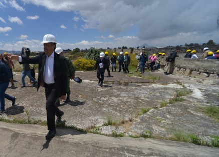El gobernador Cuitláhuac García Jiménez, y funcionarios de su gabinete, realizaron un recorrido por la Fortaleza de Perote, donde hoy iniciaron los trabajos de rehabilitación con miras a celebrar los 200 años de la creación del Colegio Militar. 
