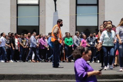 Personal de la Torre de SSP fue desalojado como práctica previa al Primer Simulacro Nacional programado para el 19 de abril.