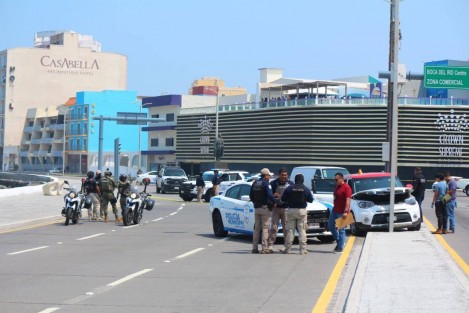 Luego de una persecución, al menos una persona habria muerto sobre el bulevar costero de Boca del Río, cerca del Hotel Lois. Hubo intenso despliegue de autoridades tras activarse el código rojo. 