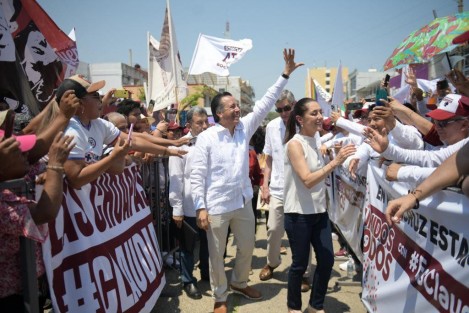 A través de sus cuentas en redes sociales, el Gobernador de Veracruz dio cuenta de la visita de la Jefa de Gobierno de la CDMX, Claudia Sheinbaum  a Coatzacoalcos, donde impartió la Conferencia Magistral Políticas exitosas en beneficio de la ciudadanía acompañada de la secretaria de Energía Ing. Rocío Nahle.
